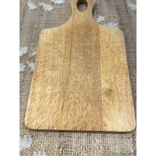 This Vintage Primitive Rectangular Wooden Paddle Cutting Board Bread Board is a charming addition to any kitchen. Made...