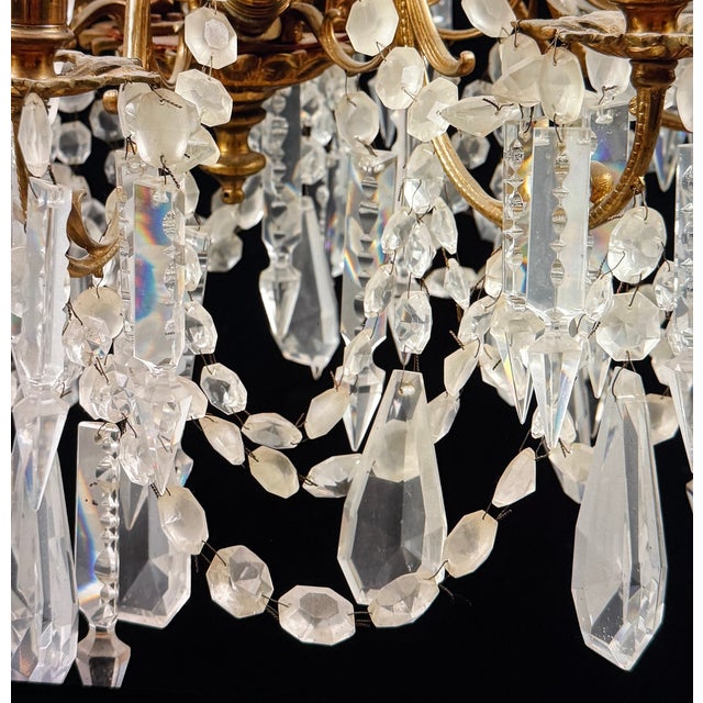 This chandelier, dating from around 1870, is truly special. The frame is made of brass. The handcrafted prisms, in...