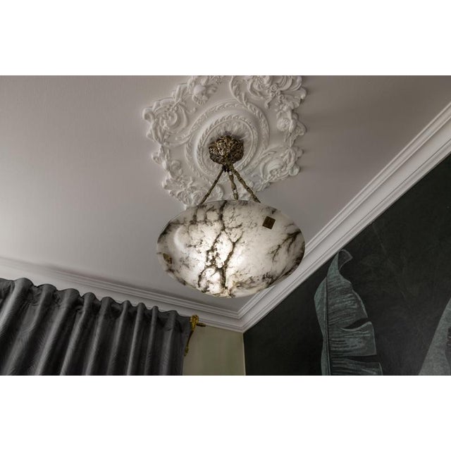 French Art Deco White Alabaster Pendant Light with Dark Veining, 1920 For Sale - Image 4 of 18