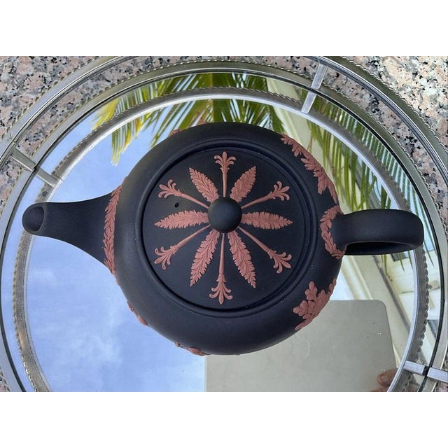 Wedgwood Black Basalt and Terracotta Teapot, 1988 For Sale - Image 4 of 18