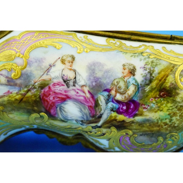 Porcelain Snuffbox Jewelry Box by Edme Samson Manufacturing, Sevres, 19th Century For Sale - Image 15 of 18