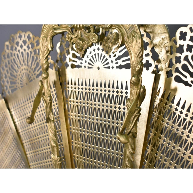 French Louis XV-Transition Style Peacock Fan Shaped Fire Screen, 1890s For Sale - Image 14 of 16