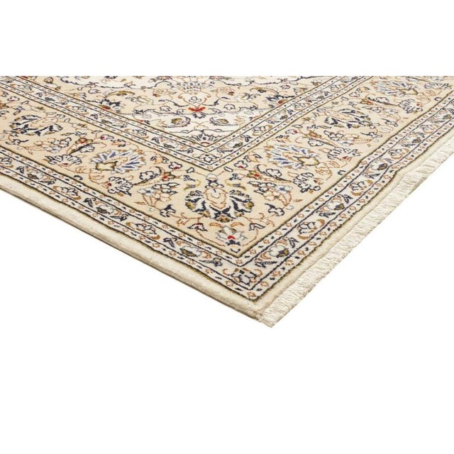 Middle Eastern Rug in Pure Wool For Sale - Image 4 of 10