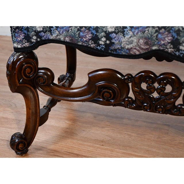 1900s Antique French Louis XV Carved Walnut Bench / New Upholstery For Sale - Image 4 of 14