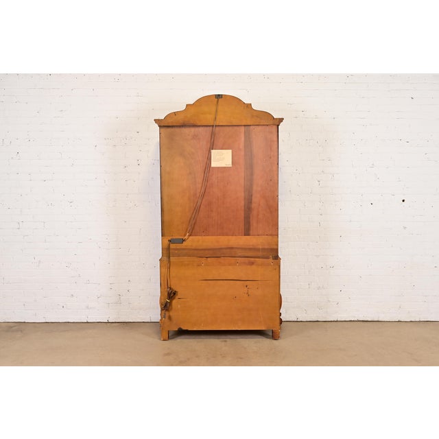 1980s Henredon French Provincial Louis XV Carved Walnut Bombe Form Lighted Bar Cabinet For Sale - Image 15 of 17