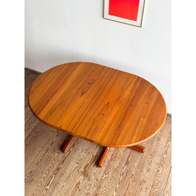Sculptural Round Extendable Dining Table from Dyrlund For Sale - Image 14 of 18