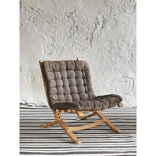 Mid-Century “Siesta” lounge chair, a timeless classic of Scandinavian design, attributed to Ingmar Relling. This piece...