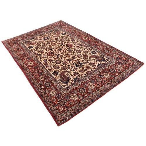 Textile Middle Eastern Isfahan Rug in Hand-Knotted Wool For Sale - Image 7 of 7