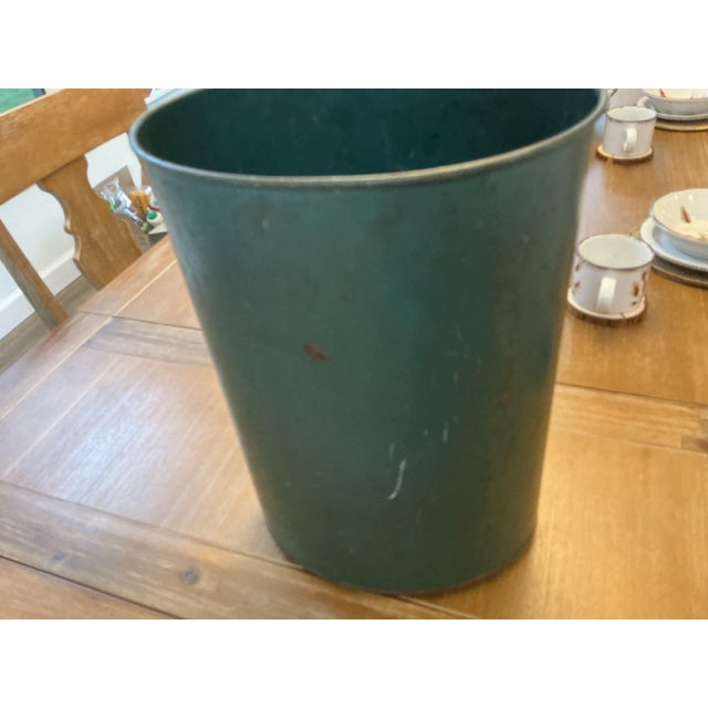 1960s Vintage Hand-Painted Floral Tôleware Oval Wastebasket / Floor Planter For Sale - Image 5 of 7