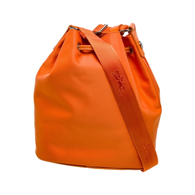 Metal Longchamp Le Pliage Neoprene Crossbody Bucket Bag in Citrus Hermes Orange For Sale - Image 7 of 11