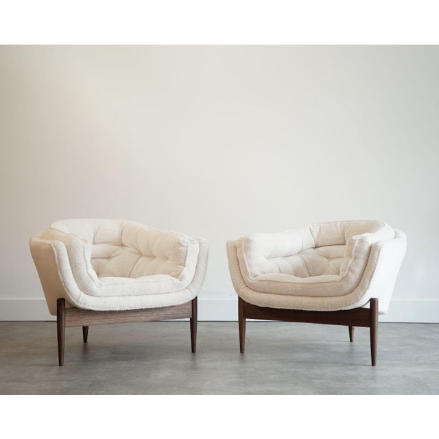 Mid-Century Modern Set of MCM Walnut Tripod Lounge Chairs in Wool, C. 1950s For Sale - Image 3 of 8