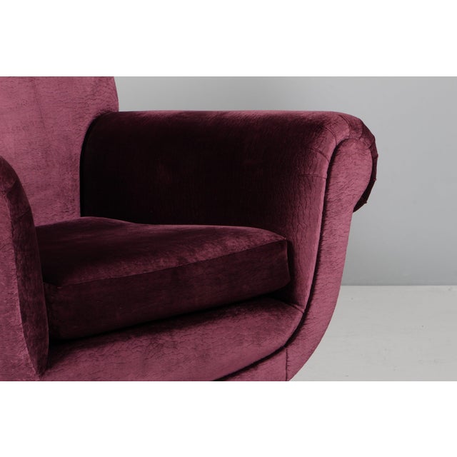 Mid-Century Modern Italian Velvet Armchair by Gigi Radice for Minotti, 1950s For Sale - Image 3 of 8