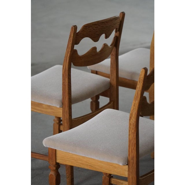 Brown Vintage Razorblade Dining Chairs in Oak and Mohair by Henning Kjærnulf, 1960s, Set of 8 For Sale - Image 8 of 18