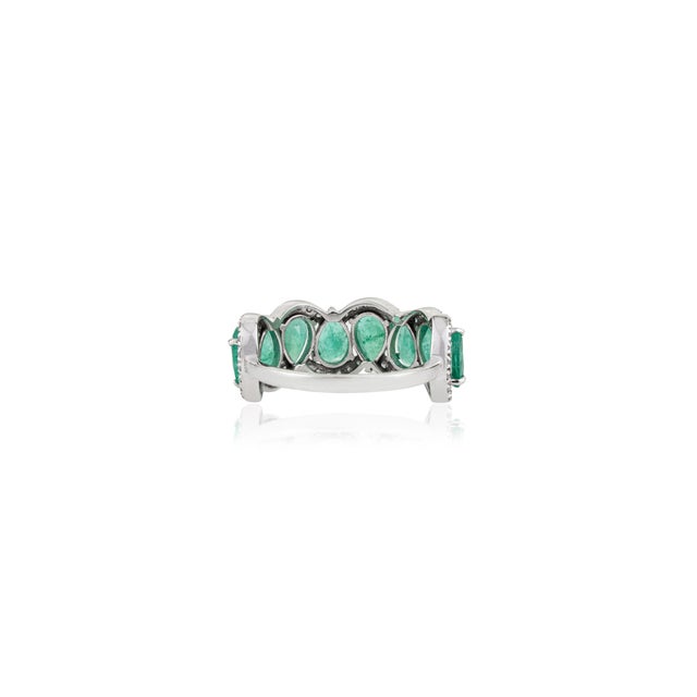Modern 2.91ct Pear Cut Emerald & Diamond 14k Gold Half Eternity Band Ring Size 4 For Sale - Image 10 of 16