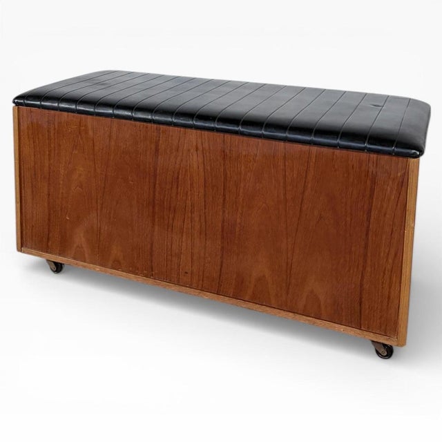 This mid century teak blanket box offers a perfect blend of vintage charm and practical storage, designed to enhance your...