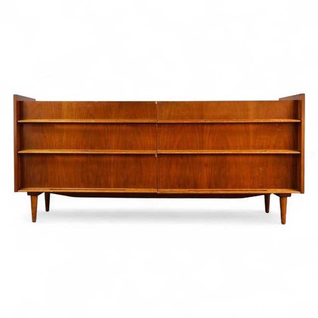 This vintage six-drawer dresser by Edmund Spence, circa 1960s, is a fine example of the designer's mastery of clean,...