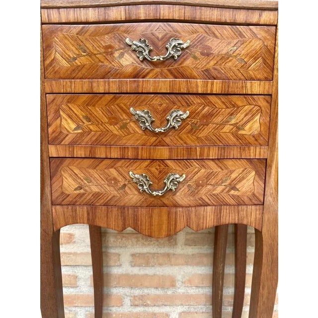 Mid-Century Modern Tulipwood Bedside Tables, Set of 2 For Sale - Image 3 of 11