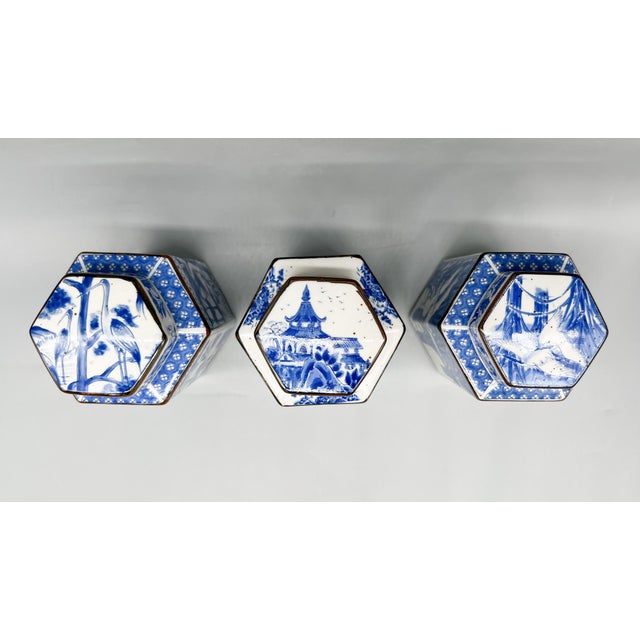 Blue Set of Three Vintage Blue & White Porcelain Tea Caddies | Lidded Chinoiserie Canisters - Chinoiserie, Traditional, Grandmillennial For Sale - Image 8 of 18