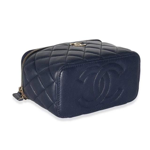 Chanel Navy Quilted Lambskin Top Handle Vanity Case With Chain For Sale - Image 4 of 9