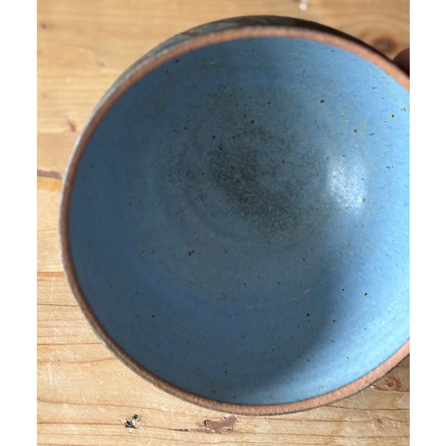 An Elegant Vintage Hand-Made Stoneware Art Pottery Bowl by Gerry Williams For Sale In Boston - Image 6 of 10