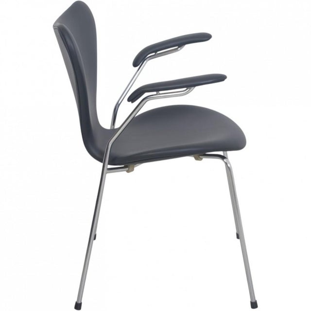 Arne Jacobsen 3207 seven armchair upholstered in original black essential leather, and with a chrome frame. The chair is...
