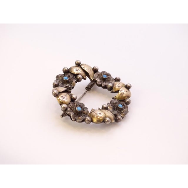 Art Nouveau Aged Metal and Turquoise Garland Brooch, France, 1920s For Sale - Image 15 of 18