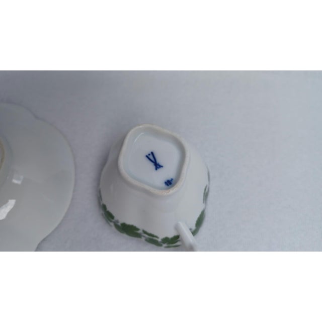 Mid-Century Modern Quatrefoil Mocca Cup and Saucer with Weinlaub Pattern from Meissen, 1930, Set of 2 For Sale - Image 3 of 8