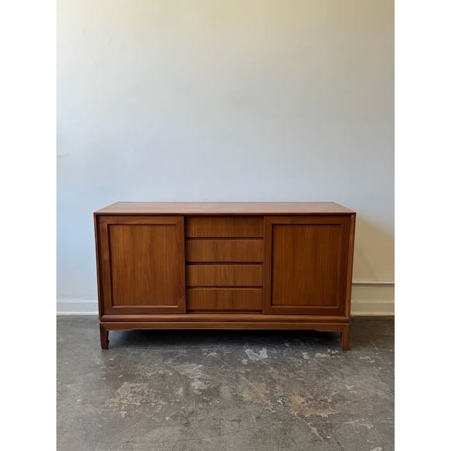 This 1970s teak credenza flawlessly mimics classic Scandinavian lines, but it was actually crafted by the Shanghai...