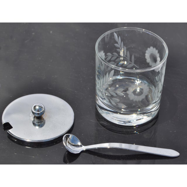 1940s Flemington Etched Jelly Jar Floral Design Silver Plate Lid Spoon America For Sale - Image 10 of 10