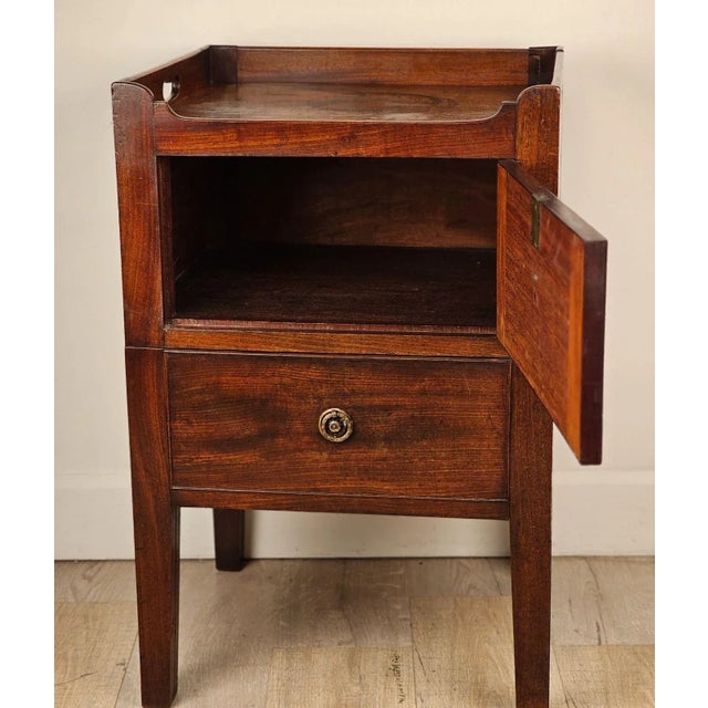 Traditional George III Period Mahogany Commode, Circa 1790 For Sale - Image 3 of 9