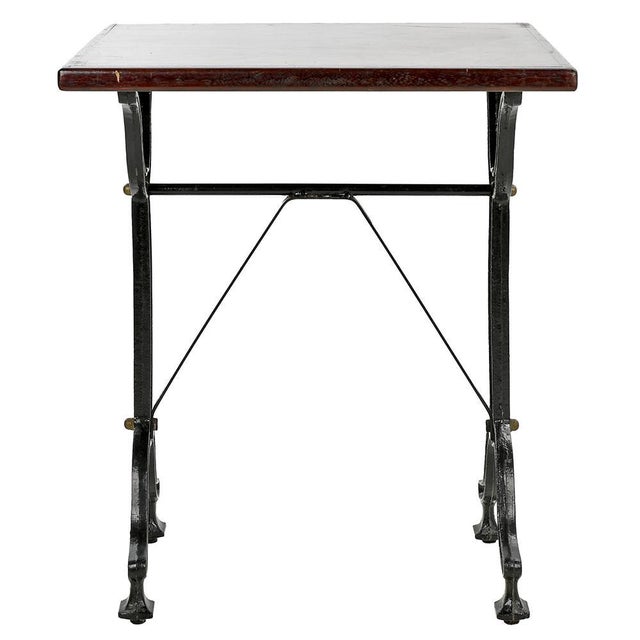 This square bistro table, measuring 73 cm high and 61 cm side, combines practicality and elegance. with its wooden top...