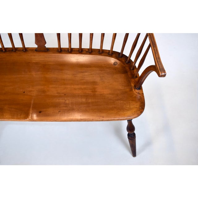 Early 20th C. Windsor Bench Settee For Sale In Philadelphia - Image 6 of 14