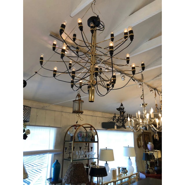 Gino Sarfatti Multi Tiered Mid Century Modern Chandelier For Sale In Philadelphia - Image 6 of 8