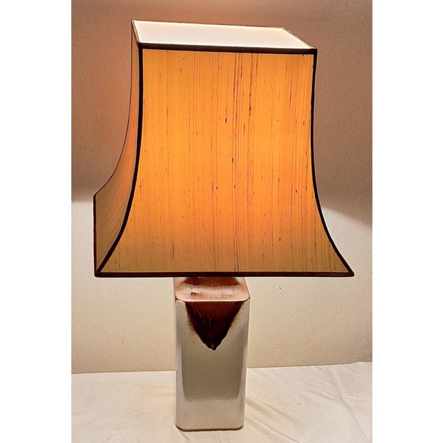 Large Vintage Table Lamp with White Square Ceramic Base with Brown Gradient Glaze and Original Cream-Colored Fabric Shade, 1970s For Sale - Image 3 of 10