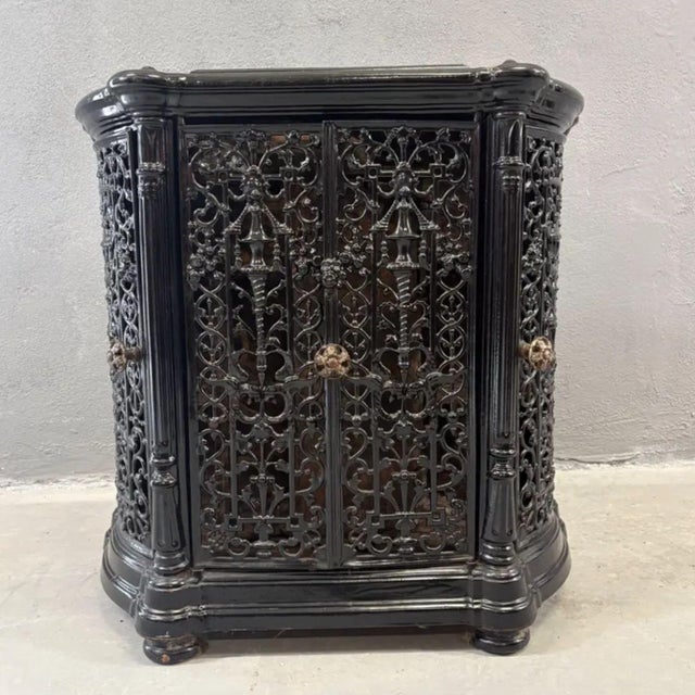 Antique French Decorative Fireplace Insert with Ornate Cast Iron in Black, 1900s For Sale - Image 13 of 15