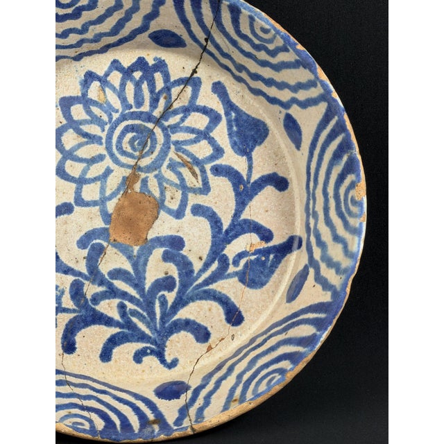 Spanish Blue & White Majolica Fajalauza Lebrillo Bowl, Granada, 1760s-1790s For Sale - Image 5 of 10