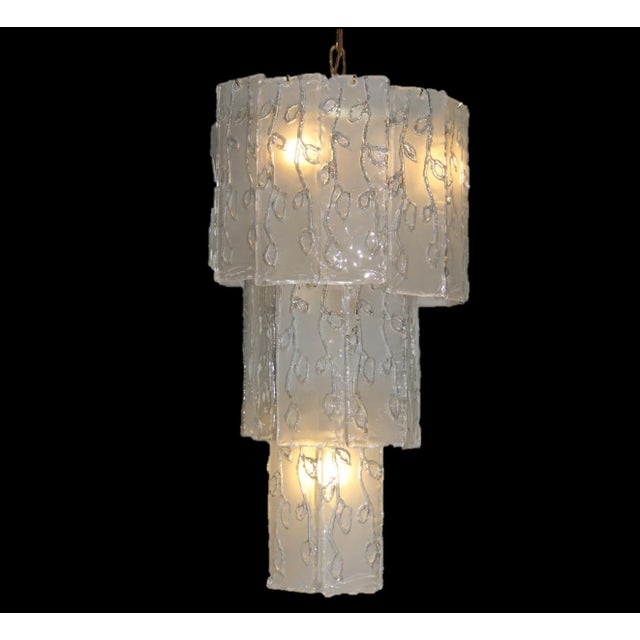 An absolutely stunning and extremely well made vintage chandelier, this dates from the 1960s. It has a brass frame and...