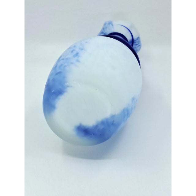 Vintage Handcrafted White and Blue Swirl Bud Art Glass Vase For Sale - Image 6 of 10