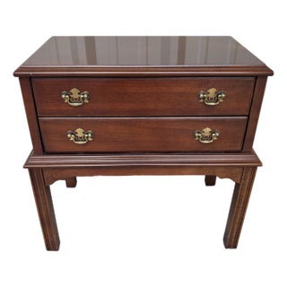 1980s Lane Altavista Chippendale Banded Mahogany Wood 2 Drawer Small Side Table Chest For Sale