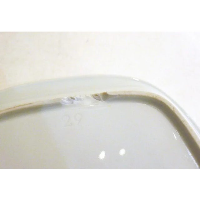 Set of dishes 1970 ': three service dishes (2 big & 1 medium) Rounded rectangular format & a ramekin / square bowl White...