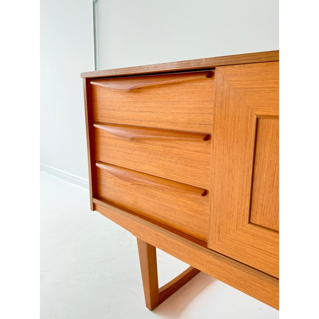 2000 - 2009 Mid-Century Modern Teak Stateroom Credenza from Stonehill, 1970s For Sale - Image 5 of 17