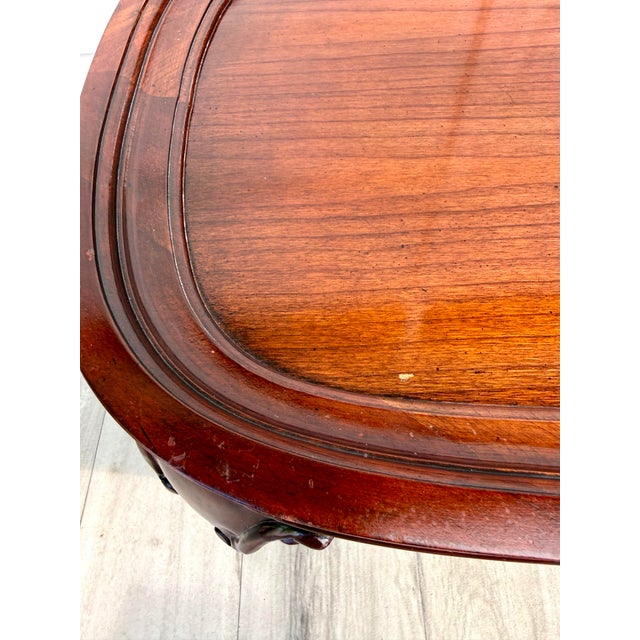 Mid-Century Queen Anne Style Mahogany Side Table With Engraved Brass Tray For Sale - Image 12 of 18