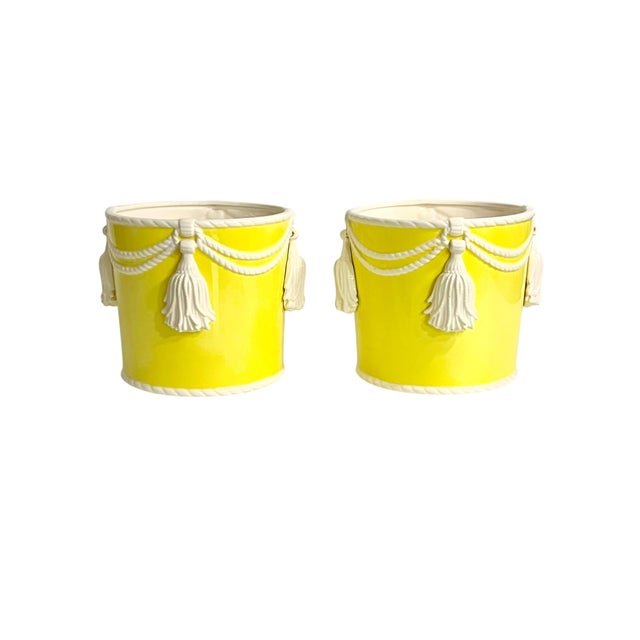 1970s Vintage Pair Fitz and Floyd Large Size Yellow and White Tassel Cachepots For Sale - Image 5 of 17