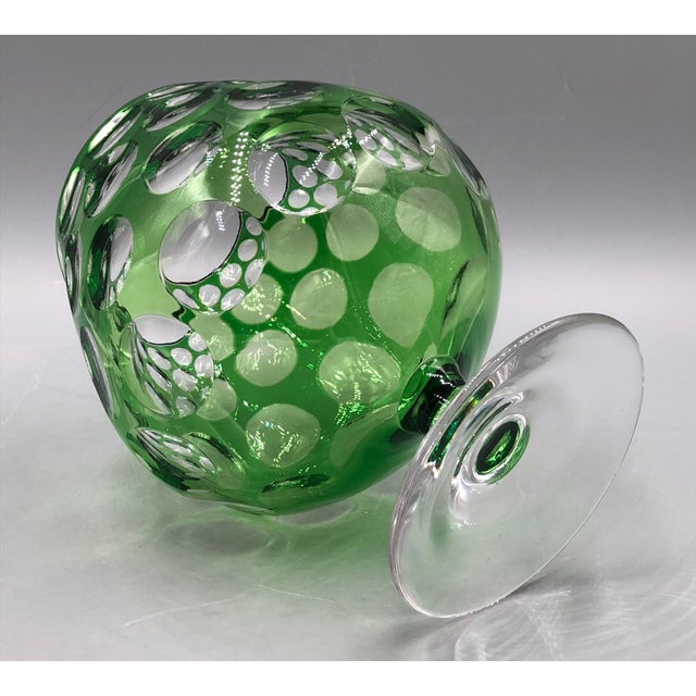 Mid-Century Modern Faceted Vase in Emerald Green attributed to a design by Karel Wünsch for Nový Bor, Bohemia, 1960s For Sale - Image 4 of 15
