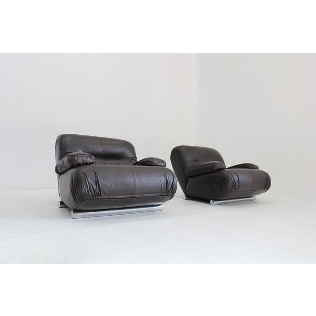 Vintage Lounge Chairs in Brown Leather by Giuseppe Munari, 1970s, Set of 2 For Sale - Image 9 of 10