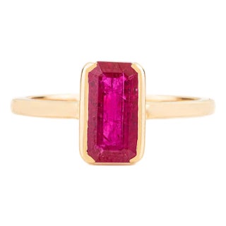 Modern Emerald Cut 1.38Ct Ruby Bezel Solitaire Ring in 14k Yellow Gold Size 6 For Sale