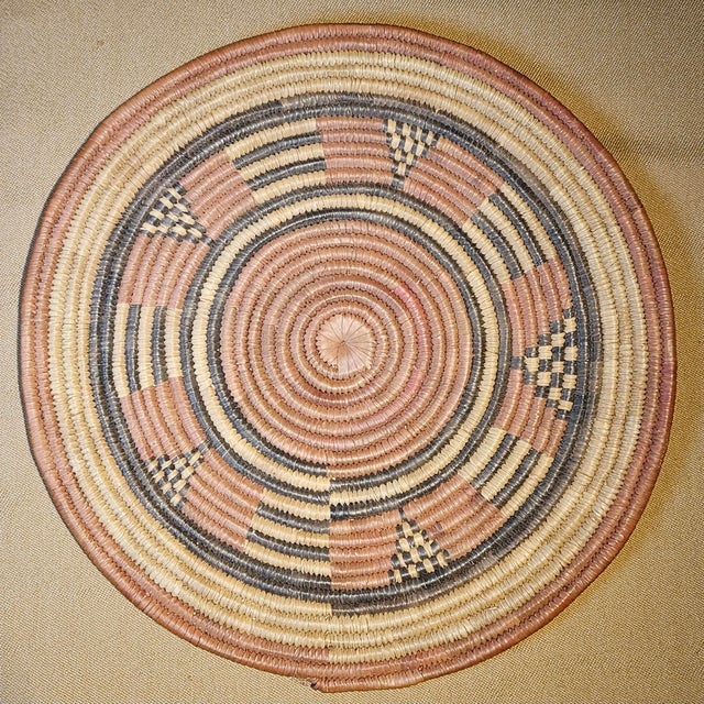 Vintage Hand-Woven Akimel Pima Coiled Tray Basket For Sale In Charlotte - Image 6 of 11