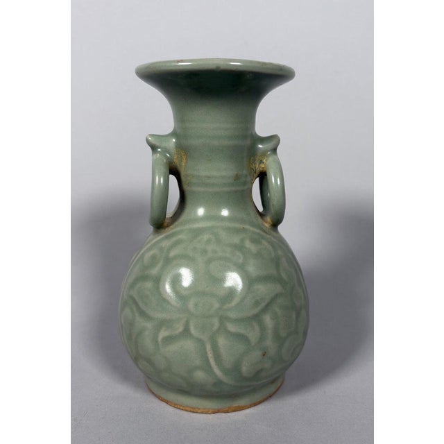 Celadon stoneware vase Longquan Yuan-Ming Dynasty - China For Sale - Image 6 of 7