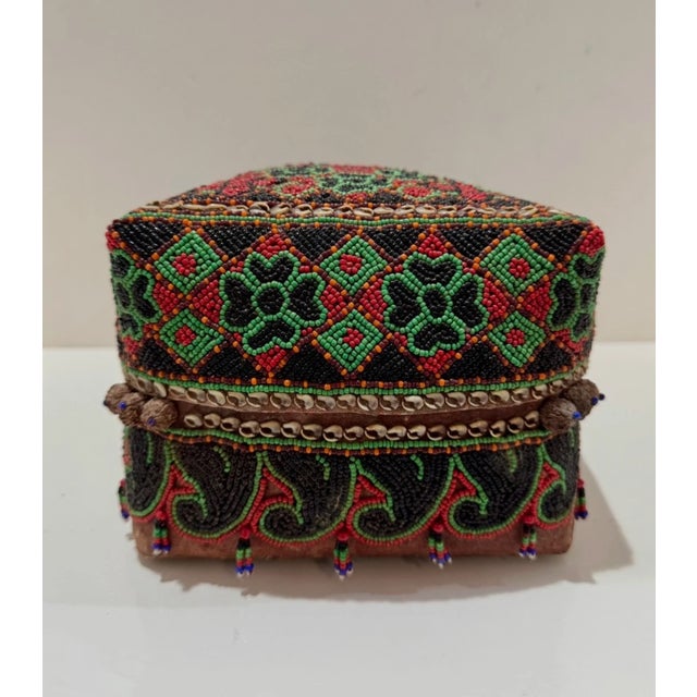Folk Art Antique Sumatran Beaded Wedding Box Minangkabau Indonesia Cowrie Basket Lid For Sale - Image 3 of 11