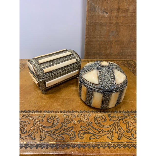 Tribal Mid 20th Century Rectangular Moroccan Silver Filigree and Bone Box For Sale - Image 3 of 4